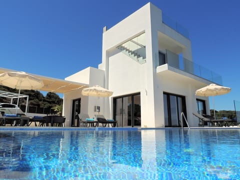 Zeus Bay Villa and infinity pool.