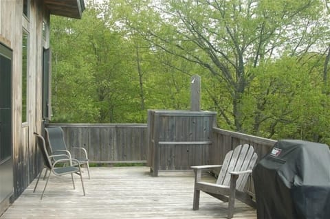 Love to take an outdoor shower in the sun!