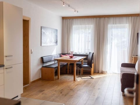 Apartment 1: 2 double rooms/ 2 bathrooms/kitchen - Erlenhof Bed and Breakfast in Maria Alm
