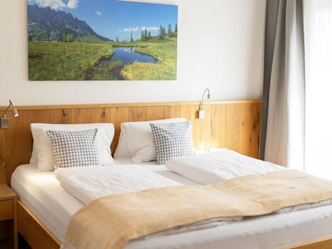 Apartment 1: 2 double rooms/ 2 bathrooms/kitchen - Erlenhof Bed and Breakfast in Maria Alm
