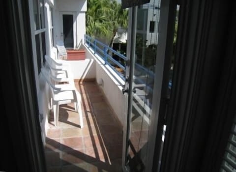 2nd deck accessible from both bedrooms