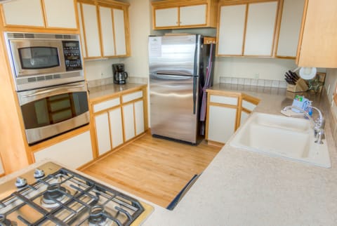 This photo makes the kitchen look tiny, but it isn't!