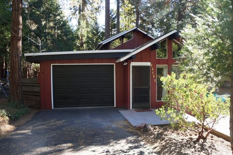 Nice paved driveway and level access!
