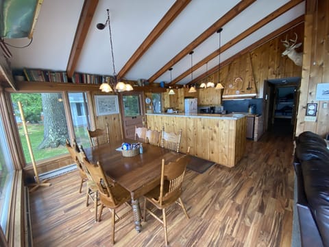 Large kitchen area to seat big families in south cub