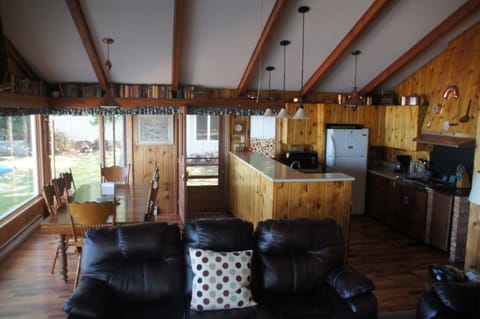 South cub spacious living space