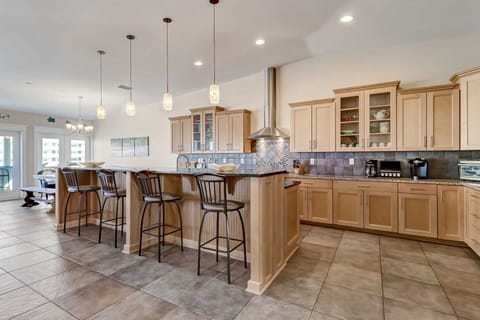 Spacious and well appointed kitchen