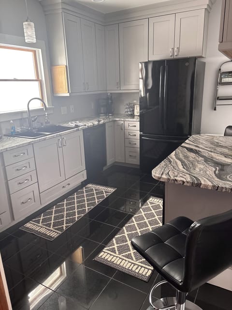 Kitchen newly remodeled