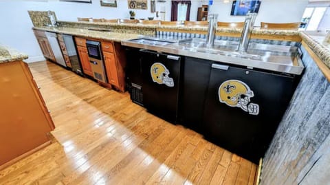 More Great Room wet bar views