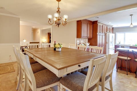Large Dining Room with seating for 10