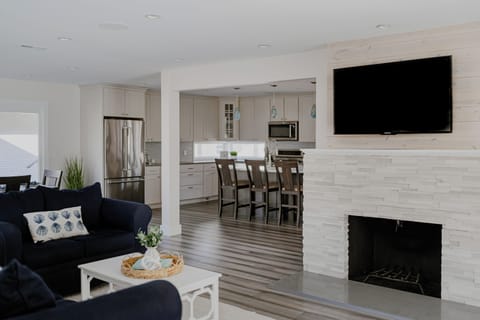 Living room, open concept, smart TV