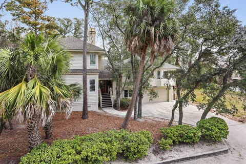 Third Row to Beach 6 Beds, 5 Baths Sleeps 20