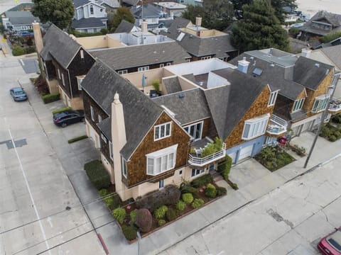 The Sea Angel is only 4 Doors to the Beach! We are the 2nd House from corner