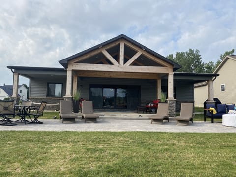 Newly renovated exterior (2020) 