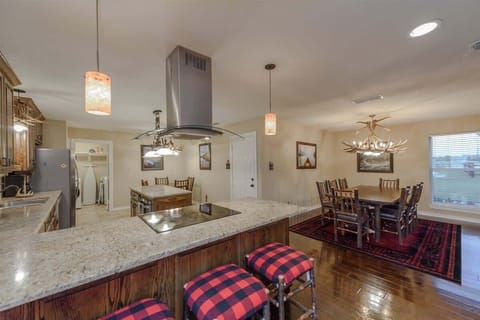 Kitchens Space with Seating for Everyone