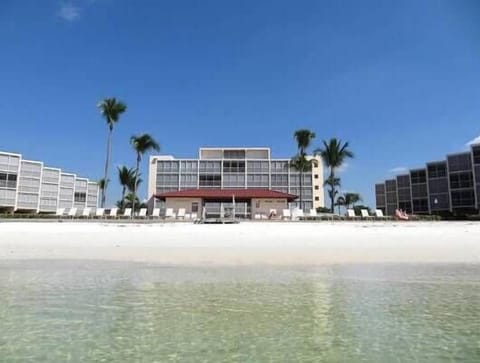 Our condo is in the middle building, second row down from top, 3 over.