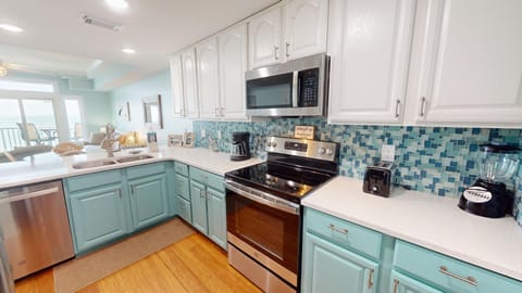 Full Kitchen w/ Stainless Steel Appliances