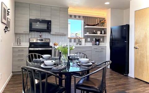 Newly Renovated Full Kitchen and Dining Area