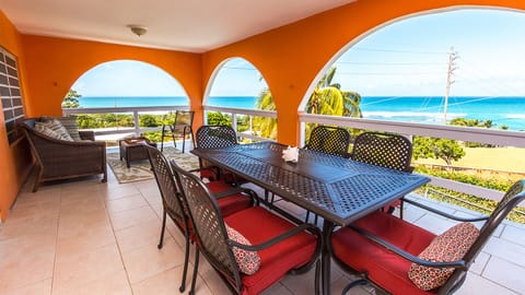 180-degree views of the turquoise sea from the outdoor living & dining room.