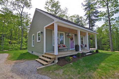 plenty of parking near cottage as well as below cottage for Boats etc.