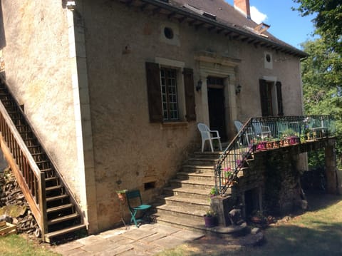 Steps leading up to front door