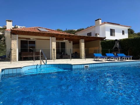 New pool with safety balustrade