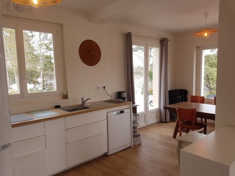 Golfe du Morbihan- Wooded property on Auray river- House 6 bedrooms- 14 people Villa in Brittany