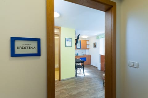 Simple charming ap, AC, free WIFI, LCD TV, 25 m2, new bedroom, fully equipped Apartment in Piran