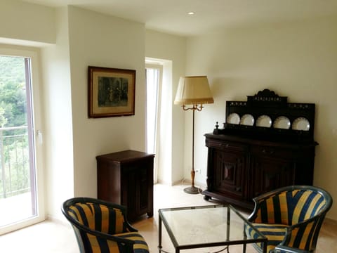 lounge area with antiques