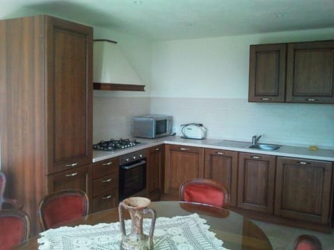 the kitchen and dining room