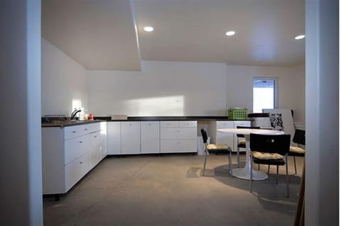 kitchen/lounge off of 4th bedroom