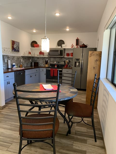 Dining area (four chairs).