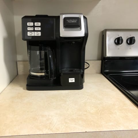 Coffee maker that uses both k-cup and ground coffee