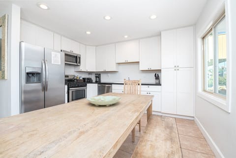 With generous prep space and a dining area, this open kitchen makes cooking easy and enjoyable