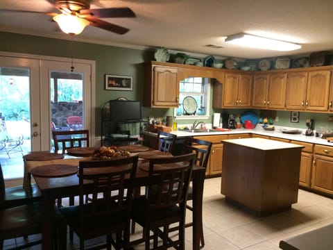 Fully equipped kitchen