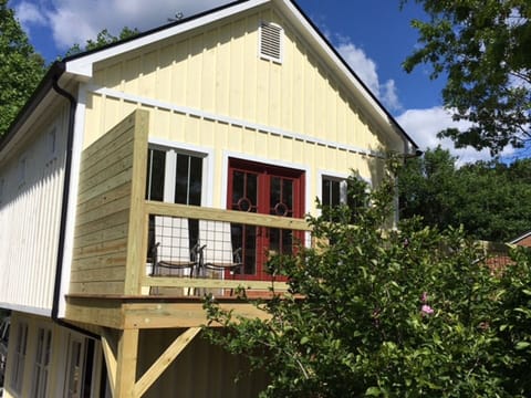Welcome to your own private retreat in Crozet!