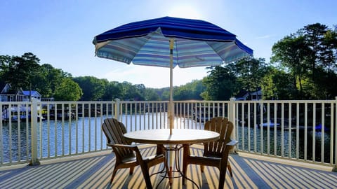 The upper deck of the dock, perfect for sunning relaxing or dining. 