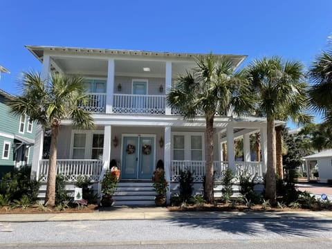 Welcome to Bonita Baby! Plenty of space for 2 families to share!