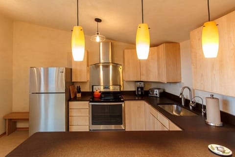 Full kitchen, stocked with necessities