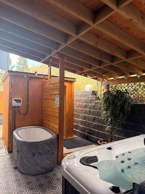Relax in your own spa oasis with sauna, cold plunge, hot tub/cool pool & shower.