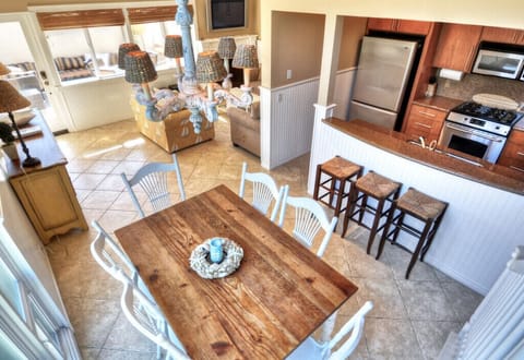 2 story condo  Downstairs has family room, kitchen, 1 guest bedroom and bathroom