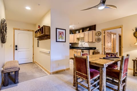 Cubbies & hooks in entry. Dining room chairs comfortable for LR use also. 