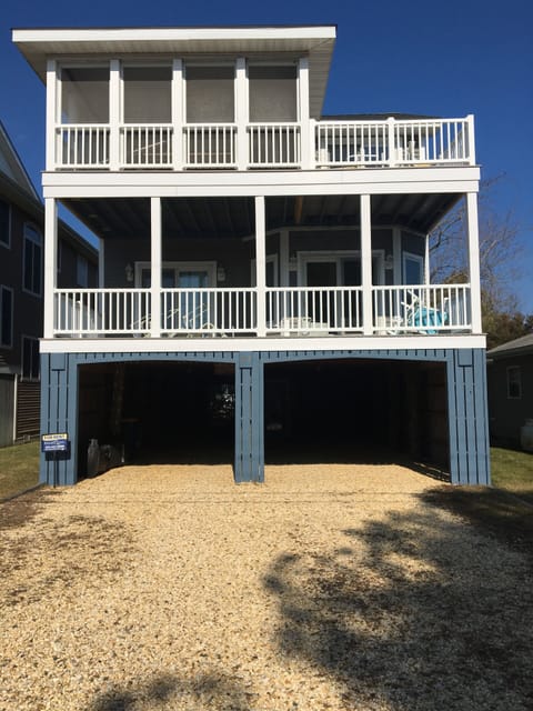 Front of house (fits six cars)