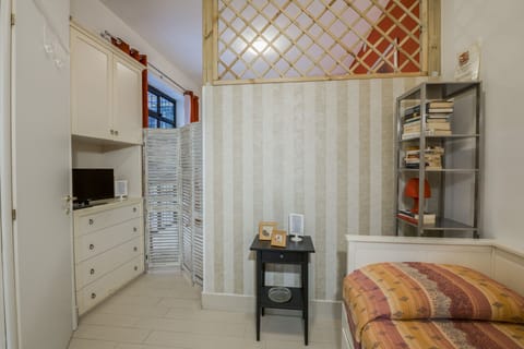 our sixt single bedroom with bathroom and air conditioning