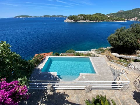 Pool with views of Zaton bay and the sea