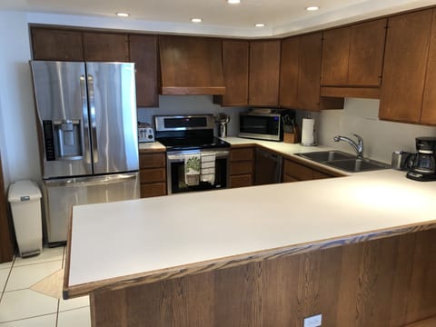 Large counter area for prepping food or hanging out
