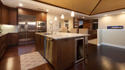 Large Gourmet Kitchen with built in wine fridge in the large island