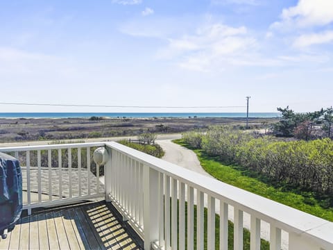 View from upstairs deck to Cisco beach