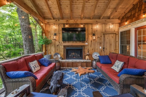 Relaxing covered porch w/TV & fireplace
