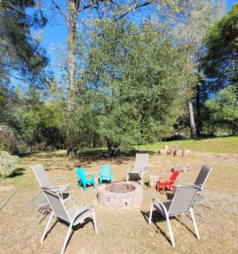 Firepit (no fires from June to September due to fire restrictions)