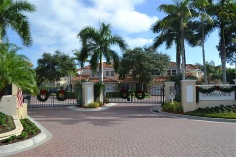 Entrance to L'Ambiance